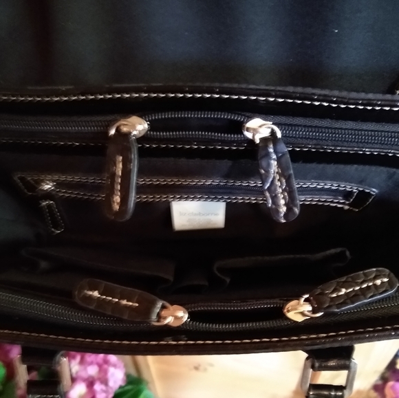 Liz Claiborne Luxury Black Bag - Picture 6 of 16